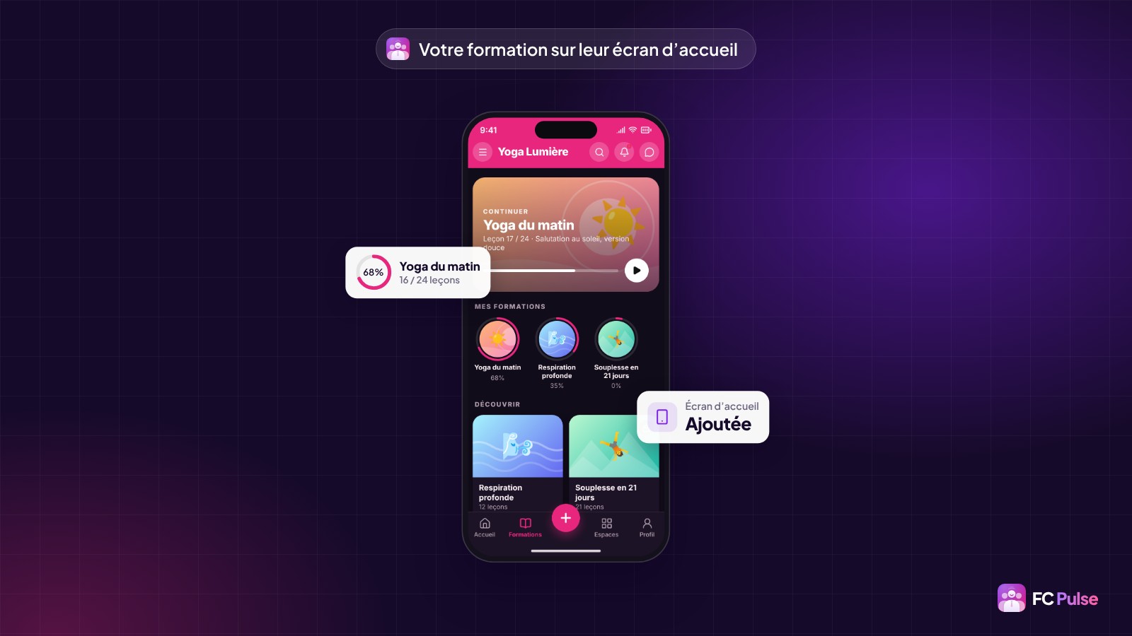 Un téléphone avec la page des formations d’une communauté de yoga fictive dans FC Pulse, une carte de progression Yoga du matin et une carte Ajoutée à l’écran d’accueil.